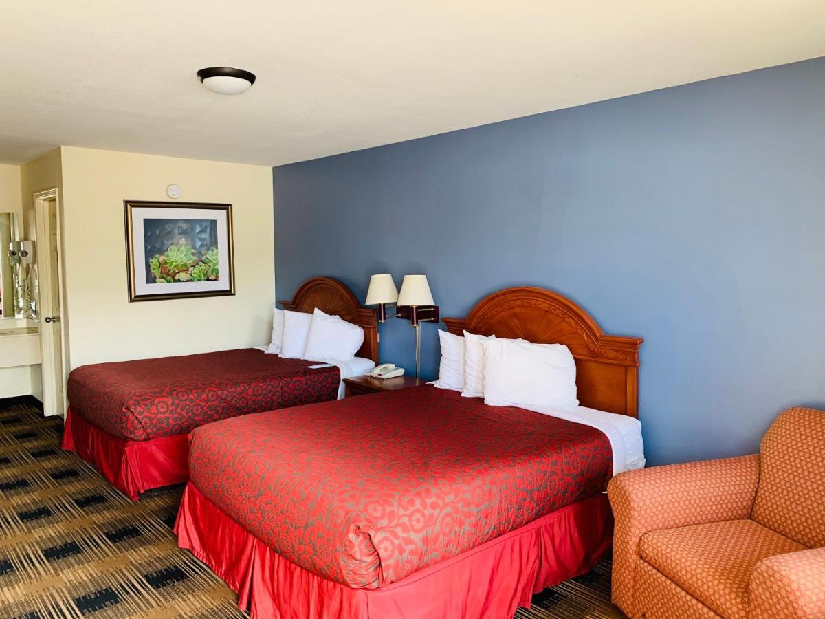 Days Inn By Wyndham Trumann Ar Exterior photo